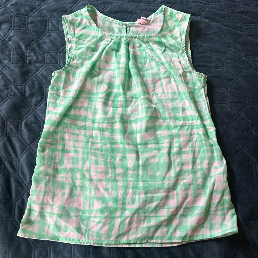 Sleeveless top in white and light green